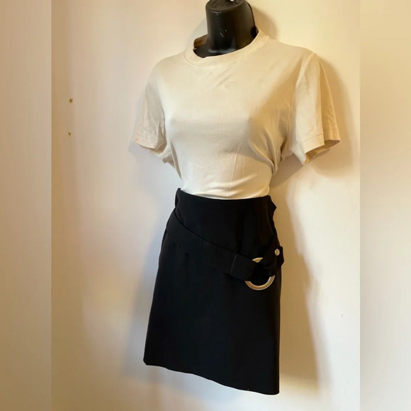 Cache Black mini short Skirt with silver belt size 8 - Picture 8 of 9